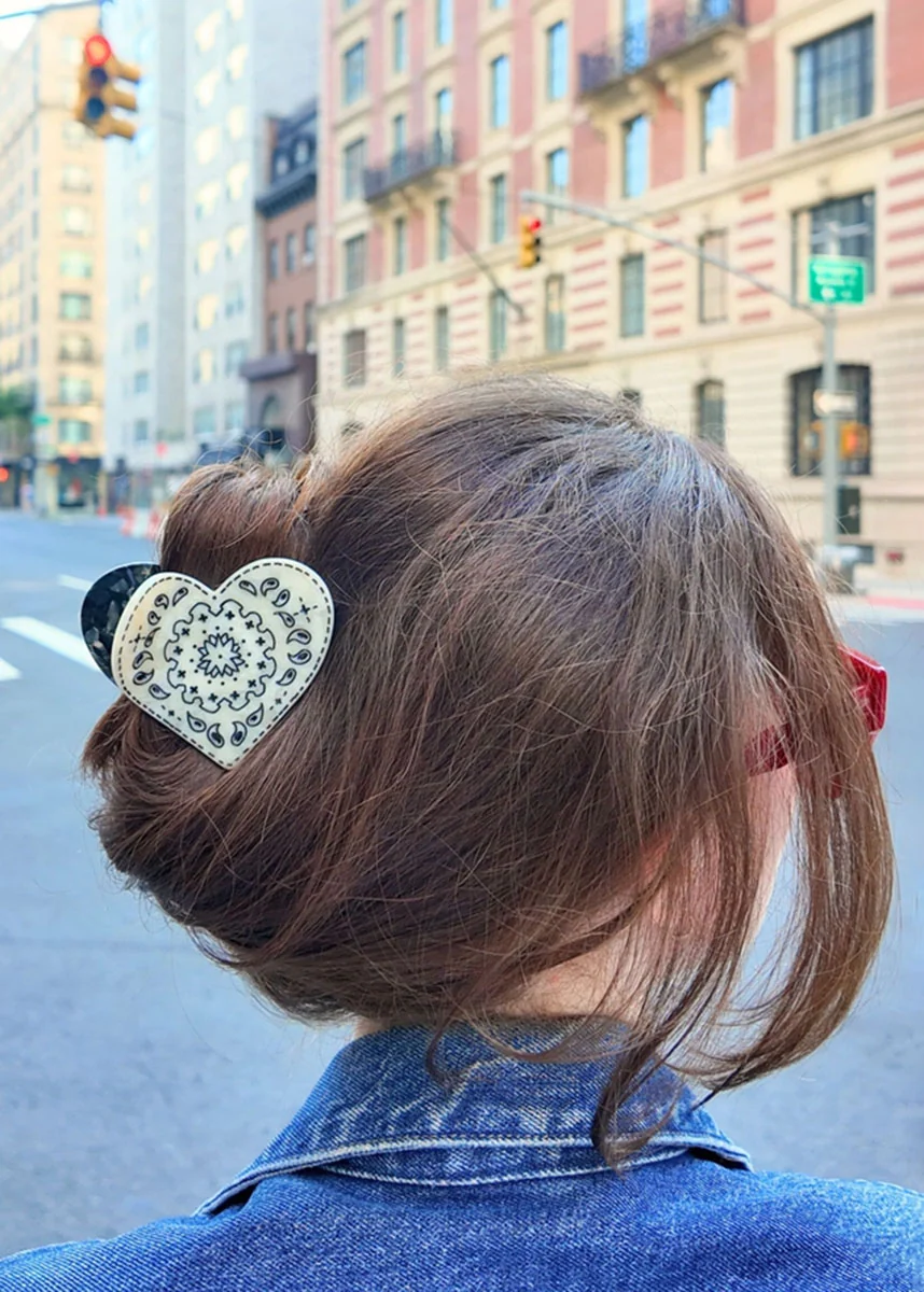 Paisley Heart Claw Clip - Black & White - Image 2