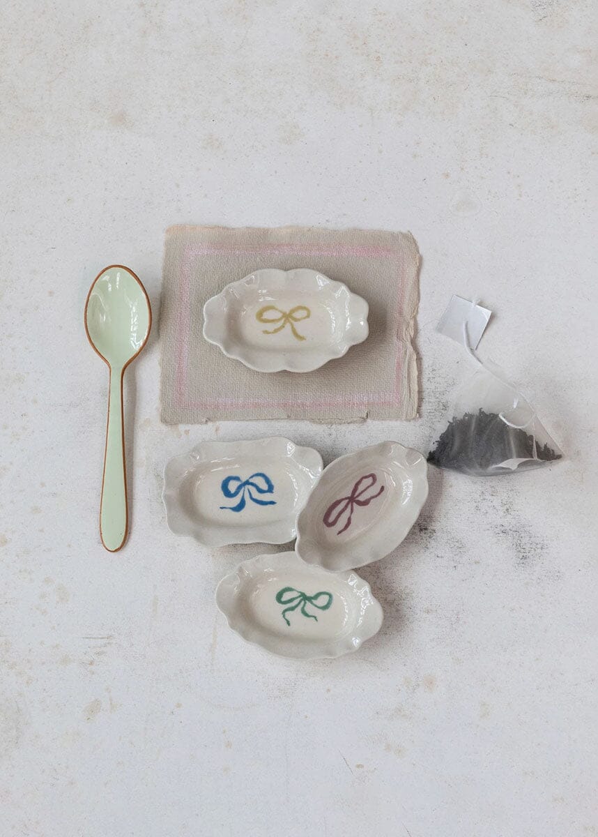 Scalloped Stoneware Bow Dish - Image 2