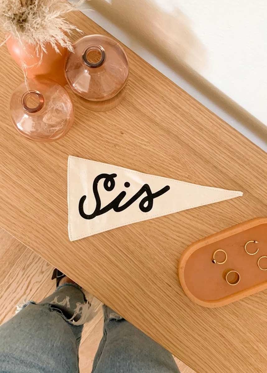 Sis Pennant - Image 4